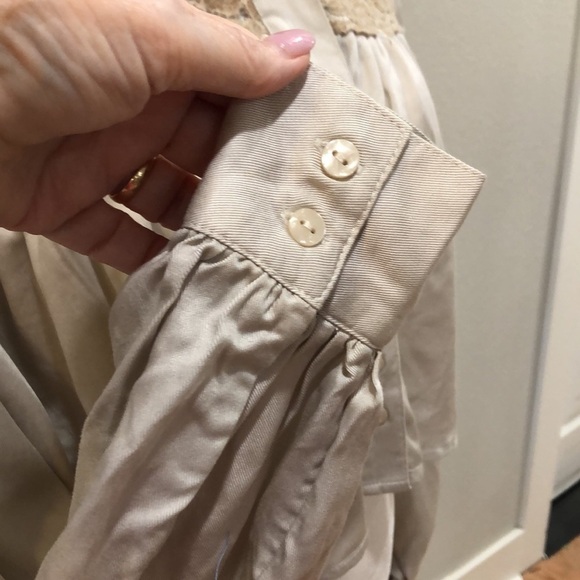 Urban Outfitters Callie cropped blouse with lace and long sleeves. Beige. Size S - Picture 5 of 11